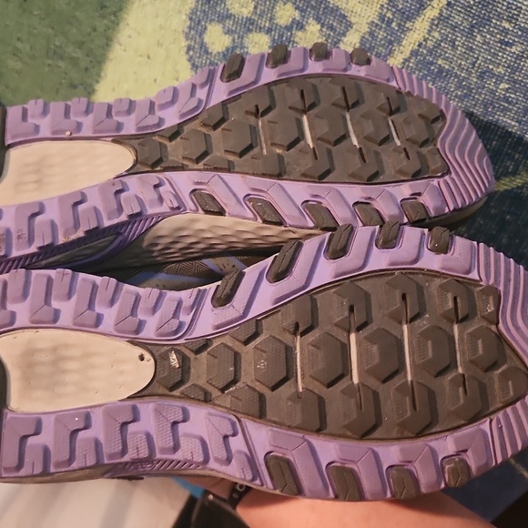 New Balance Women's Gray and Purple Running Shoes - Picture 4 of 6